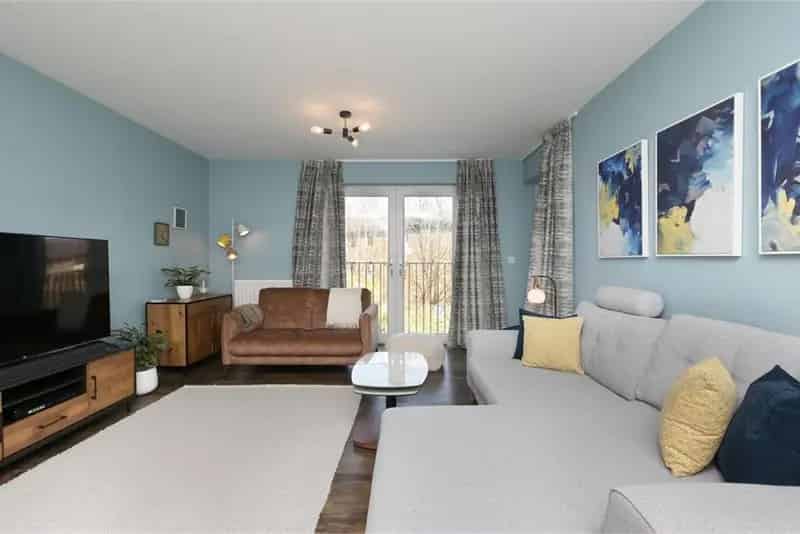 3 Bed Flat First Floor with 1 Reception Room