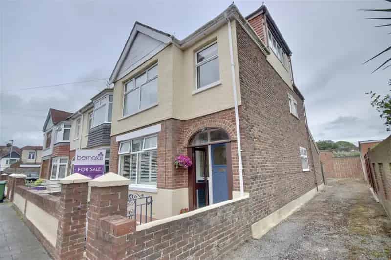 4 Bedroom End Terrace House to Rent