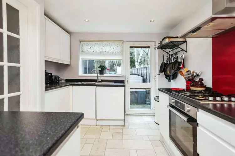 Spacious 4-Bed Family Home Extended Layout Garage Private Garden