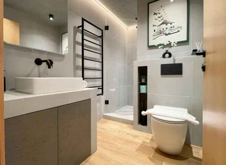 Two Bedroom Split Level Conversion Near Brentford Station