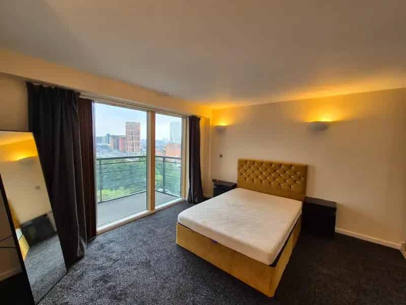 2 Bedroom Flat To Let Whitehall Waterfront