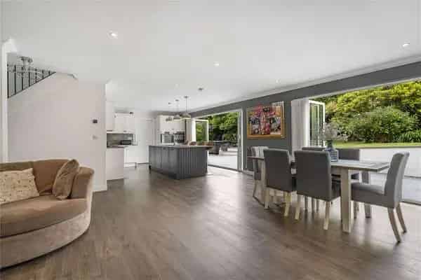 Exceptional Four Five Bedroom Detached House Crawley Down