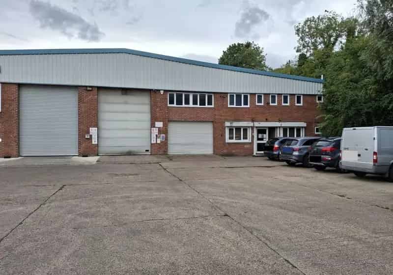 Warehouse with Offices For Lease