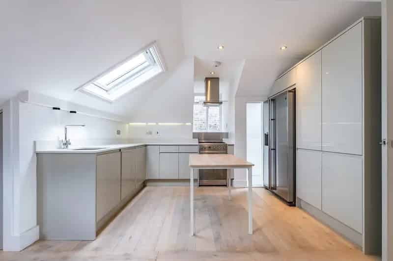2 Bedroom Flat for Sale in Queens Park