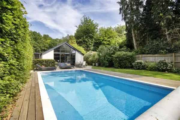 Stunning Contemporary Family Home with Pool and Home Office
