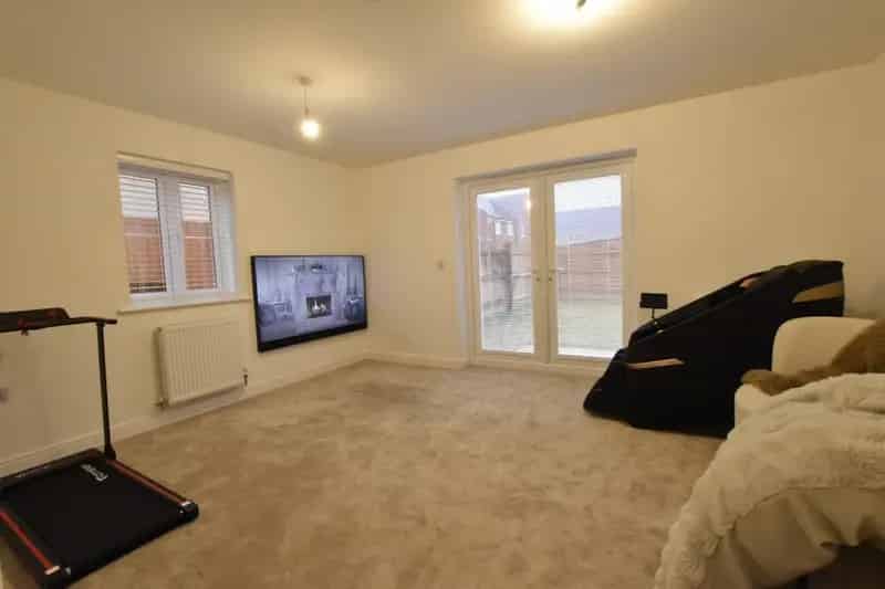1 Bedroom Flat to Let - Shared Amenities