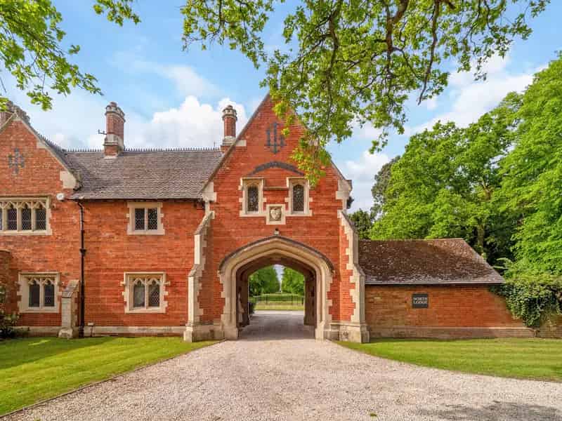 6 Bedroom Grade II Listed Family Home Near Bilton Grange School
