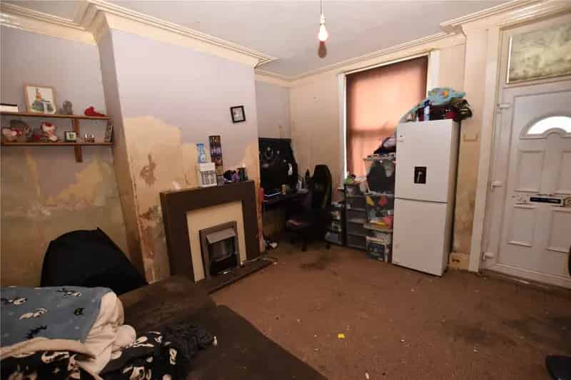 Two Bedroom Terrace House Auction - High Rental Yield