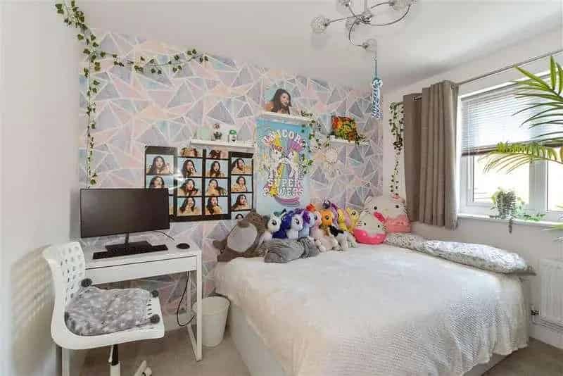 4 bed house for sale