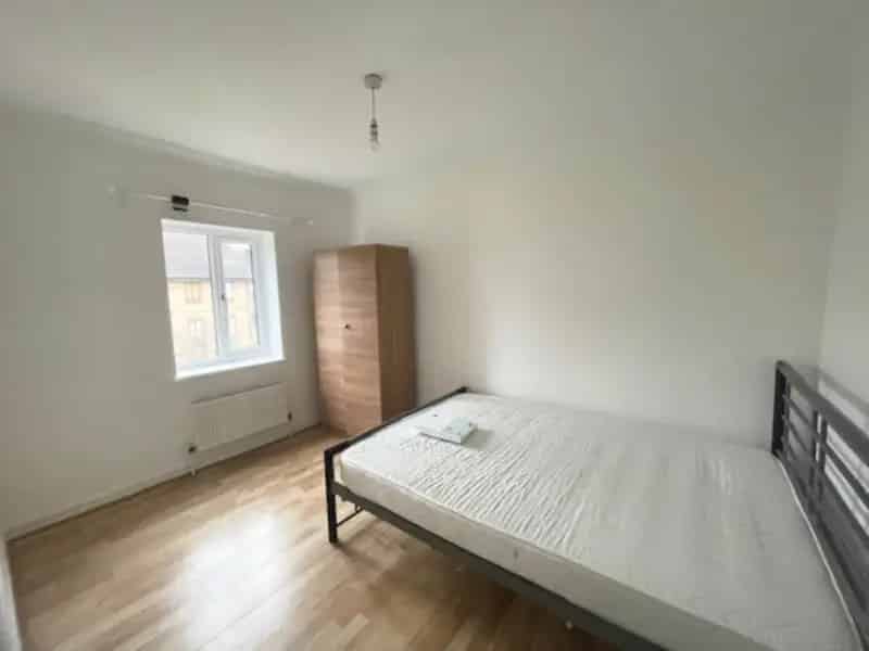 4 Bedroom Townhouse Near Beckton DLR Station