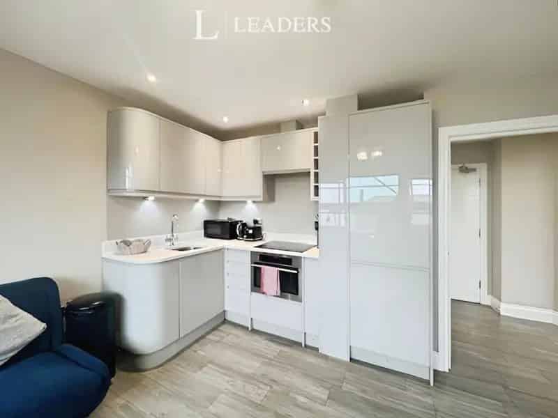 1 Bedroom Luxury Apartment Students Welcome July