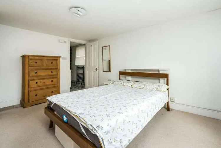 1 Bed Flat for Sale in Peckham - Stylish Garden Flat