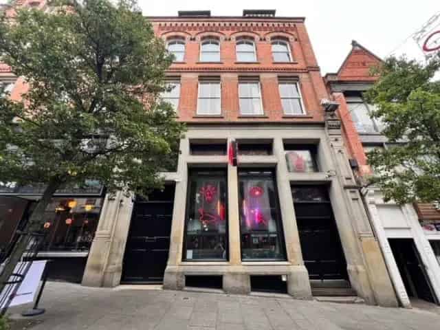 Leisure Pitch Sublease Near Mowgli and Other Restaurants