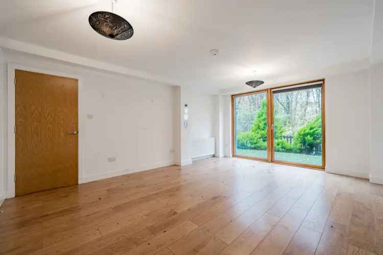 Modern Ground Floor Apartment in Haggs Gate