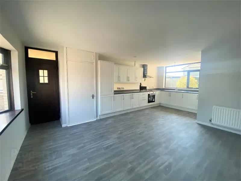 Refurbished Bungalow Near Station - New Kitchen and Bathrooms