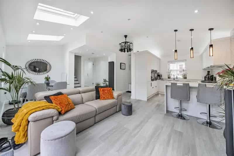 Four Bedroom Victorian Conversion Maisonette