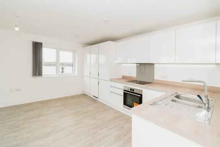 Southampton Waterfront 3-Bed Apartment