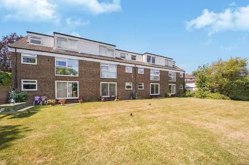 2 bed flat for sale