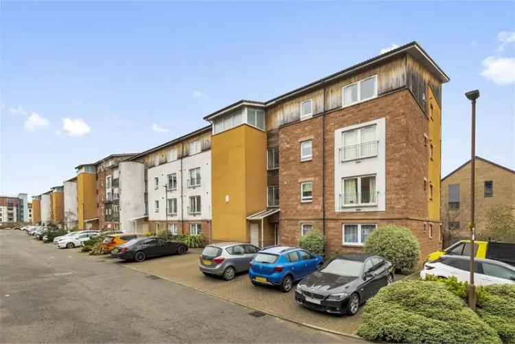 2 Bed Flat - First Floor with 1 Reception Room