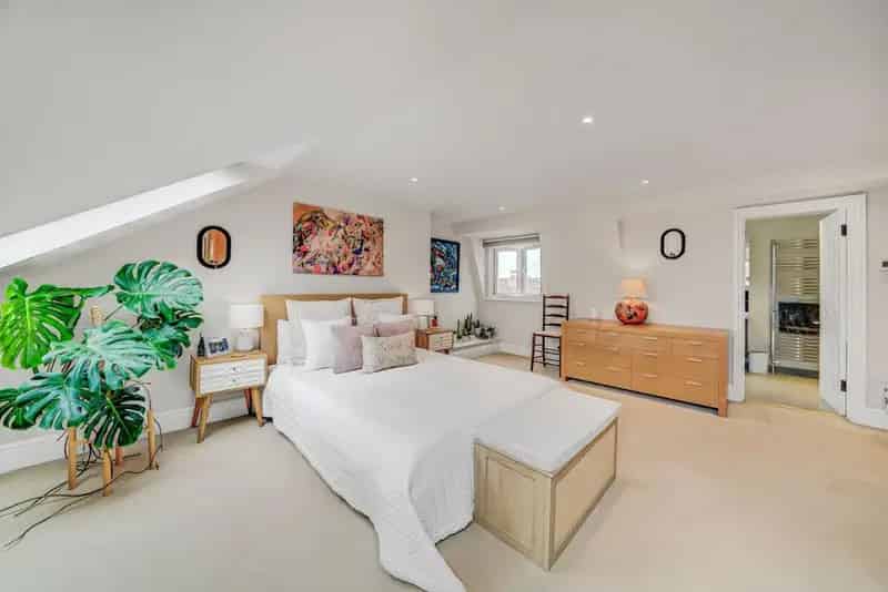 Split Level Maisonette Near Garratt Green