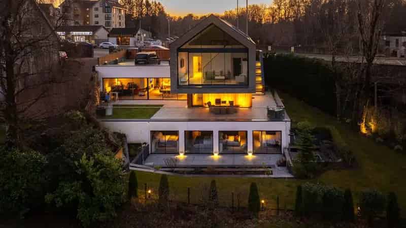 5 Bedroom Detached House for Sale in Newton Mearns Near Glasgow