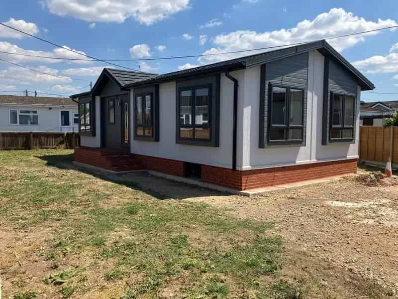 2 Bedroom Park Home for Sale in Cheltenham