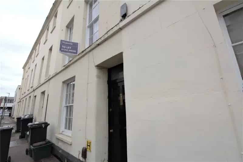 7 Bedroom House with 18 Acres and Outbuildings Taynton