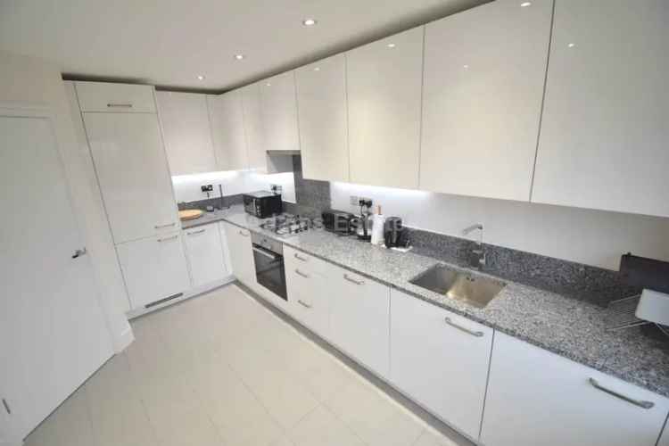 4 Bedroom Semi-Detached House to Rent in Reading