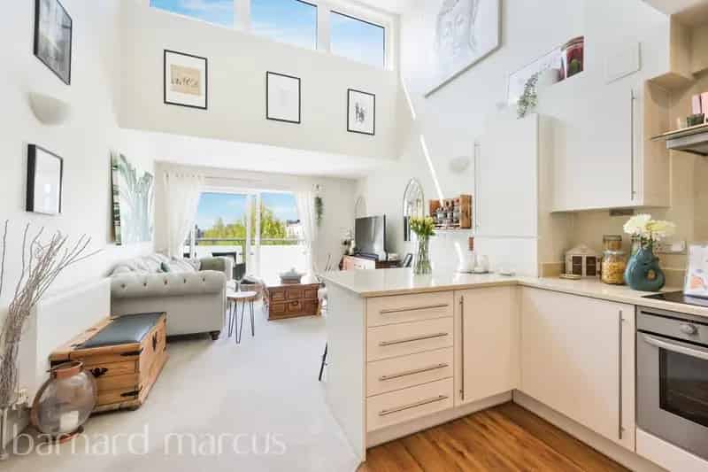 Water Colour Apartment Canalside Living Family Home Near Redhill