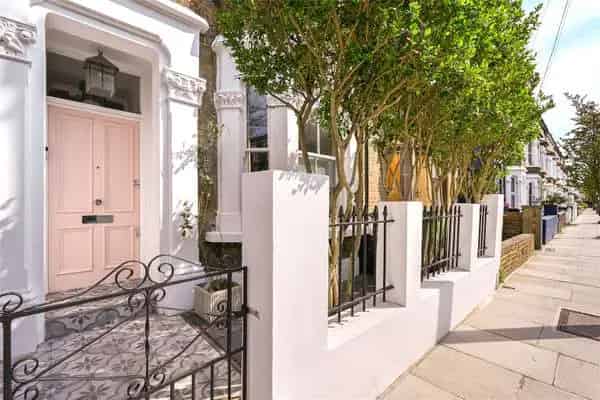 Four Bedroom Family Home with Garden in London
