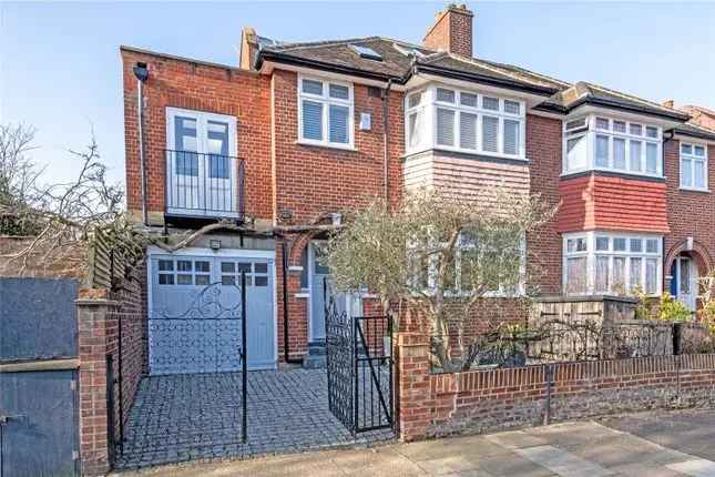 5 Bed Semi-Detached House for Sale in Blenkarne Road SW11