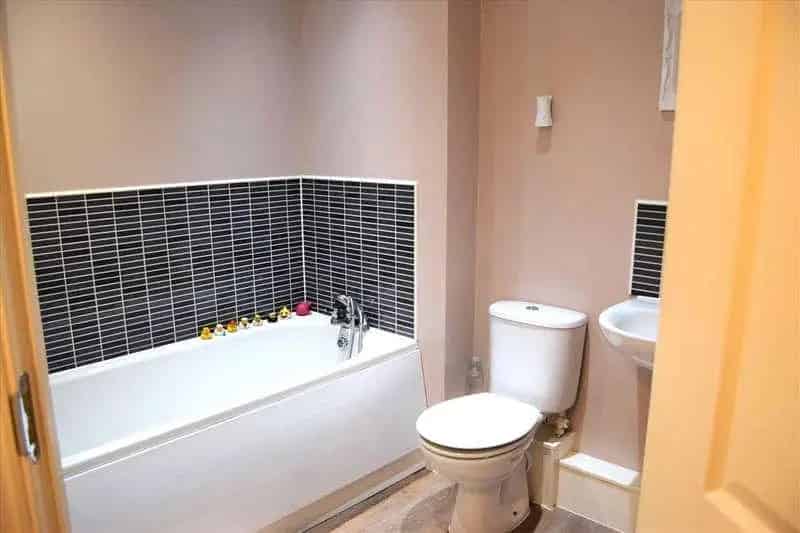 2 Bed Flat for Sale - Ground Floor Apartment with Parking and En-Suite