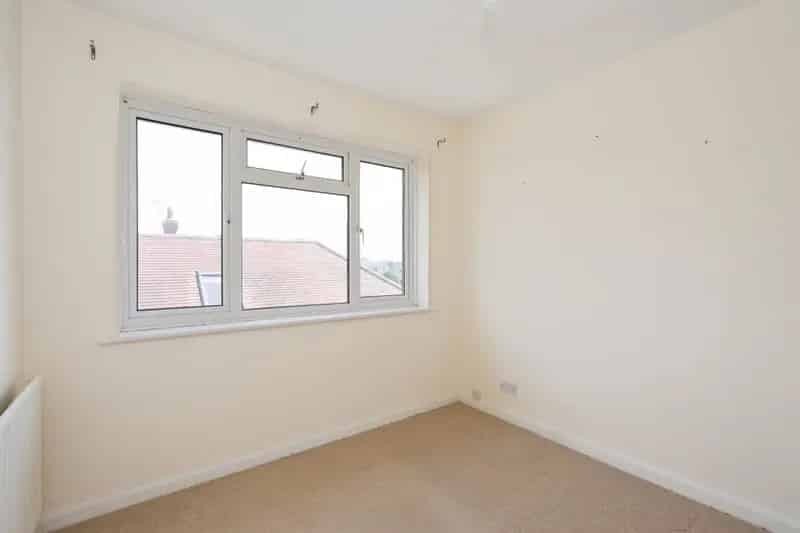 2-Bed Seafront Apartment Worthing - Private Garden Garage