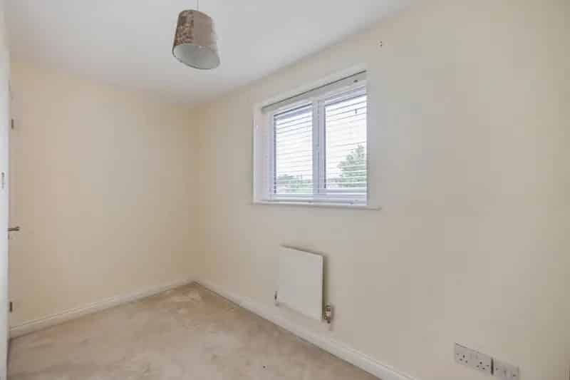 2 Bed Mid Terrace House For Sale - No Onward Chain