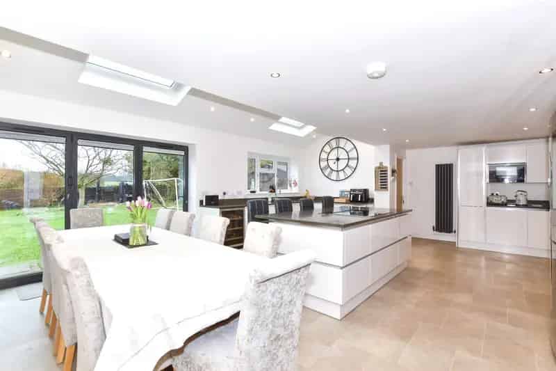 6 bedroom detached house for sale