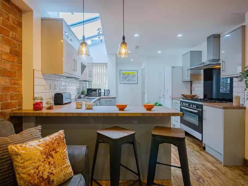 6 Bedroom En-suite House Share Near City Centre
