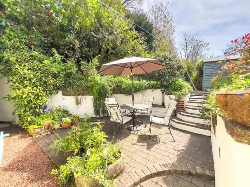 4 Bed House for Sale in Exeter - Country Living with City Convenience