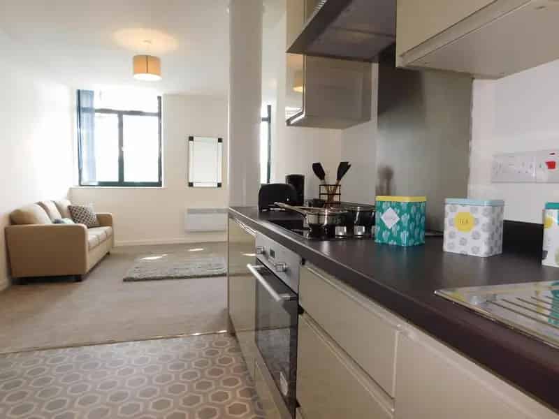 1 Bedroom Apartment Bradford City Center  Newly Renovated