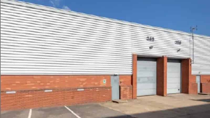 Slough Trading Estate Unit: 15 Parking, Amenities, 24-7 Security