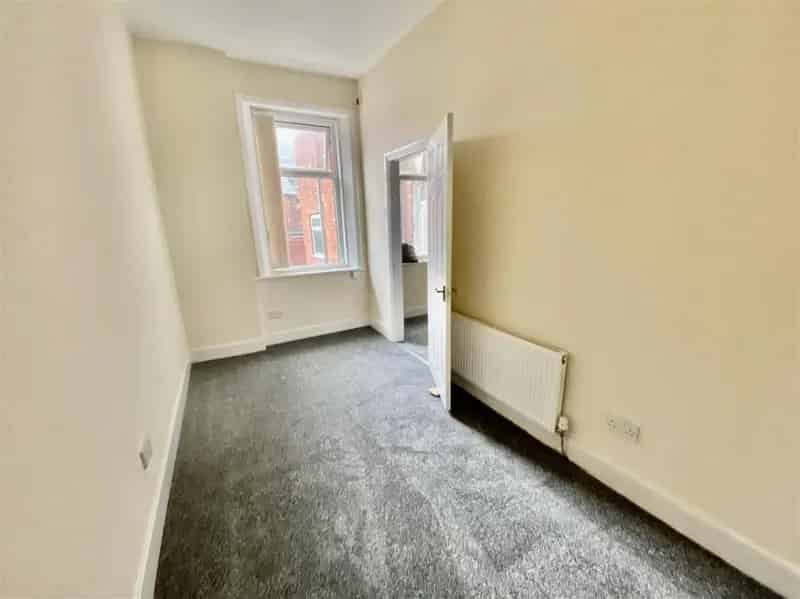 2 Bed Flat for Sale - Ground Floor - Freshly Decorated