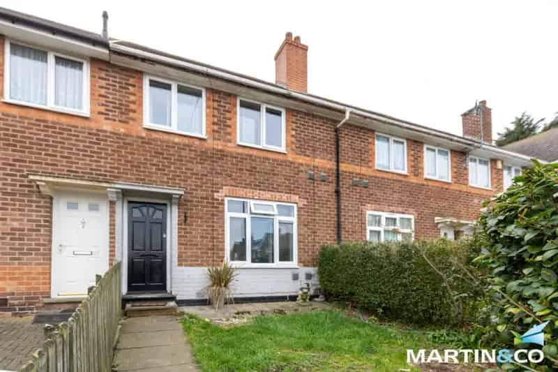 2 Bedroom Terraced House with Excellent Transport Links