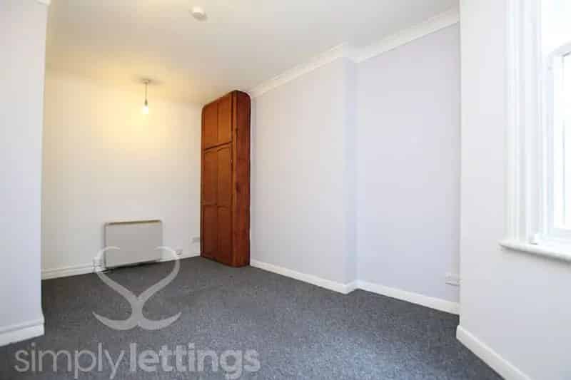 0 Bedroom Flat House to Rent Near Brighton Station