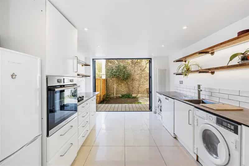 3 Bedroom Maisonette House to Rent Poets Corner