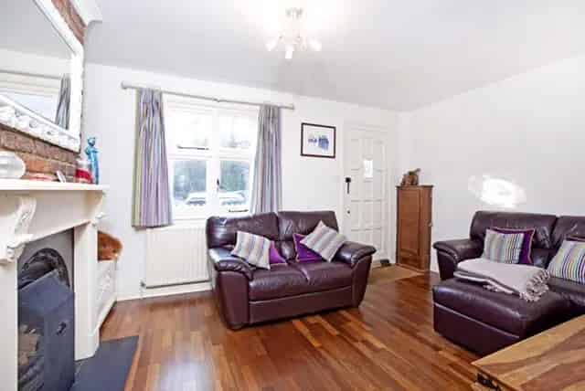 2 Bedroom End Terrace House Near Maidenhead Station