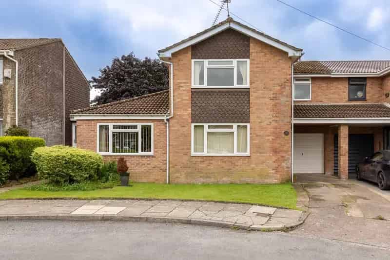 4 Bedroom Semi-Detached House for Sale in Pentyrch