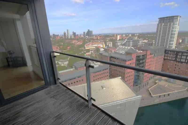 2 bed flat for sale