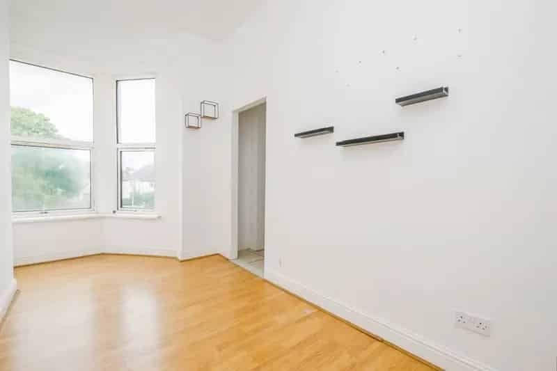 5 Flat Investment Property with Garage - Vacant Possession