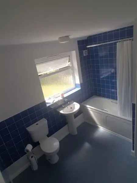 3 Bed House Large Garden Large Kitchen