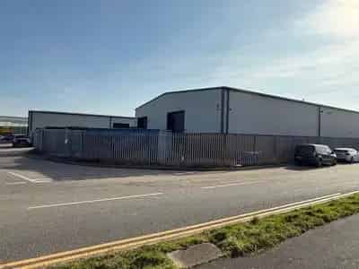 Industrial Unit To Let - 6m Eaves, Loading Door, Power Floated Floor