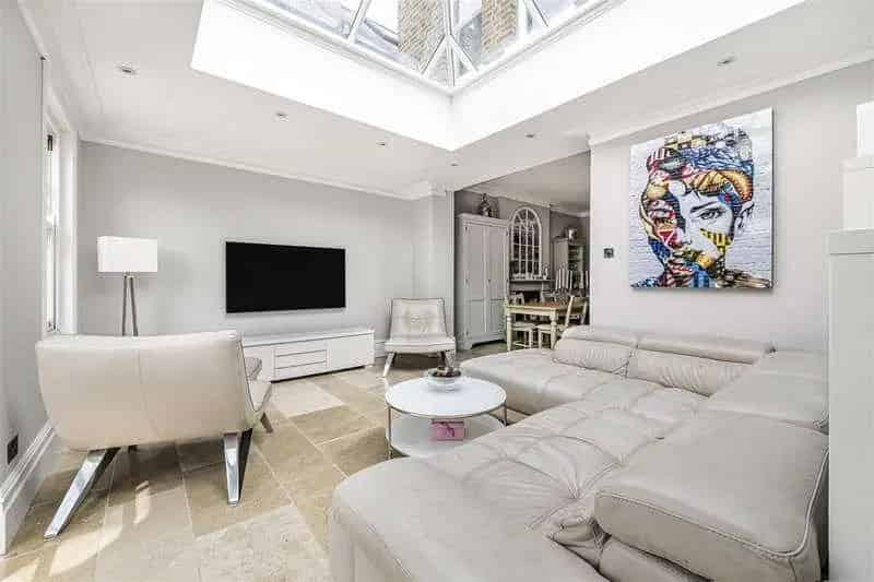 6 bed house for sale